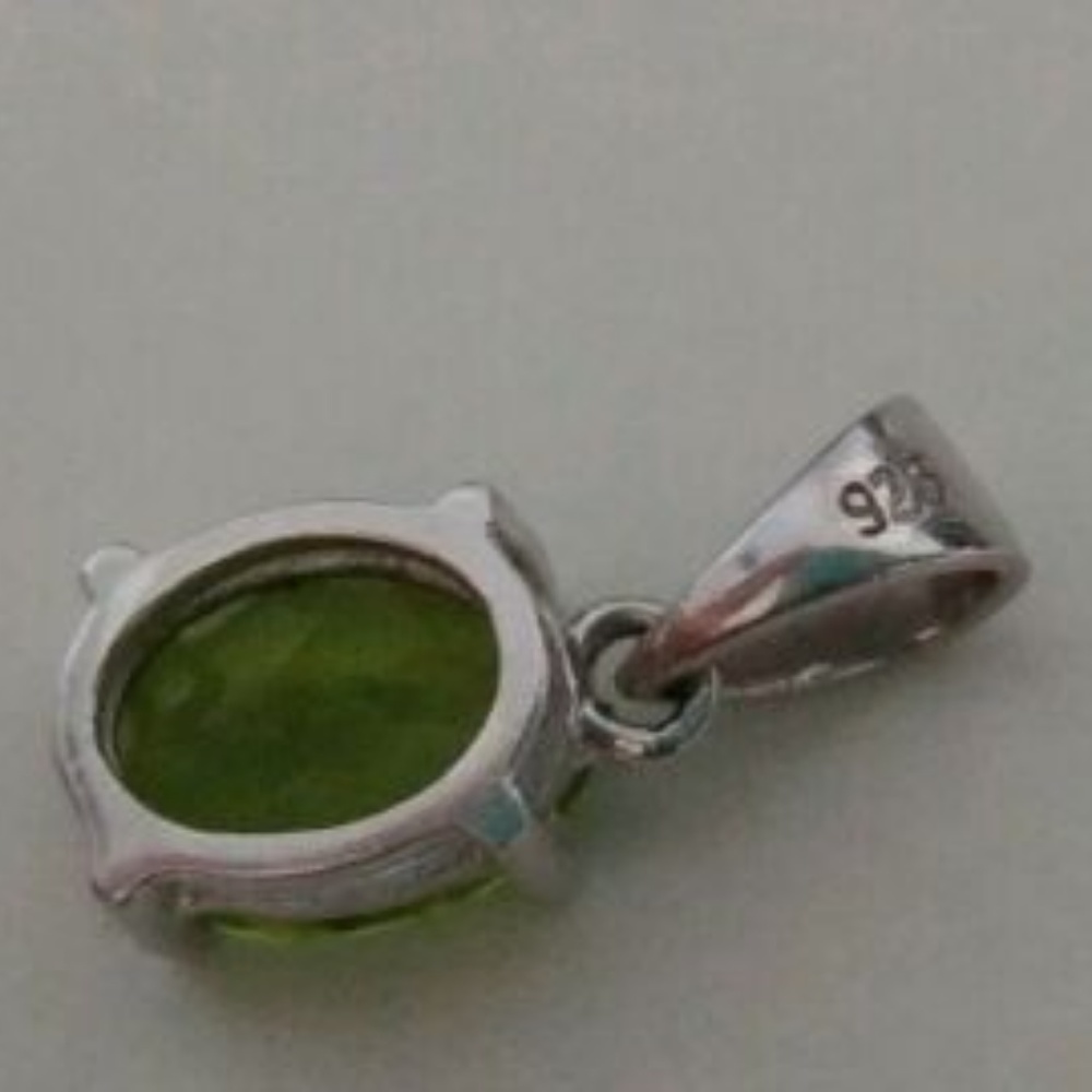 Peridot Sterling Silver Oval Pendant - Picture 4 of 5